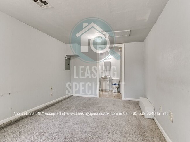 Building Photo - MOVE IN SPECIAL! Charming NW Oklahoma City...