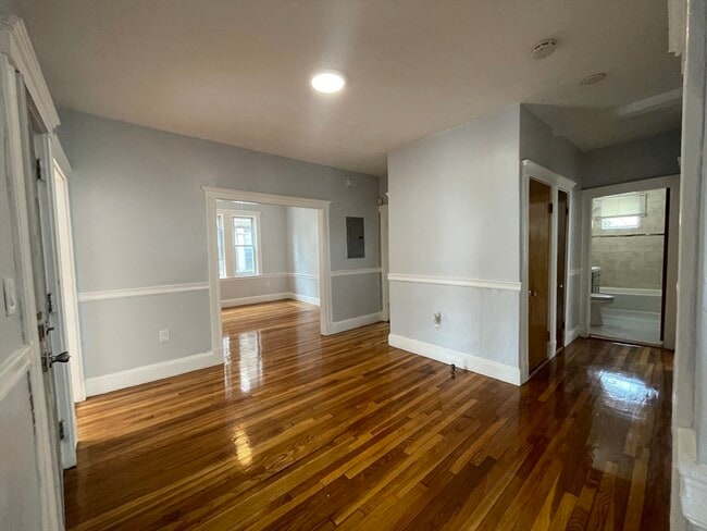 Building Photo - 15 Mora St