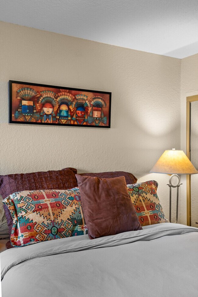 Building Photo - 77 Rainbow Trail