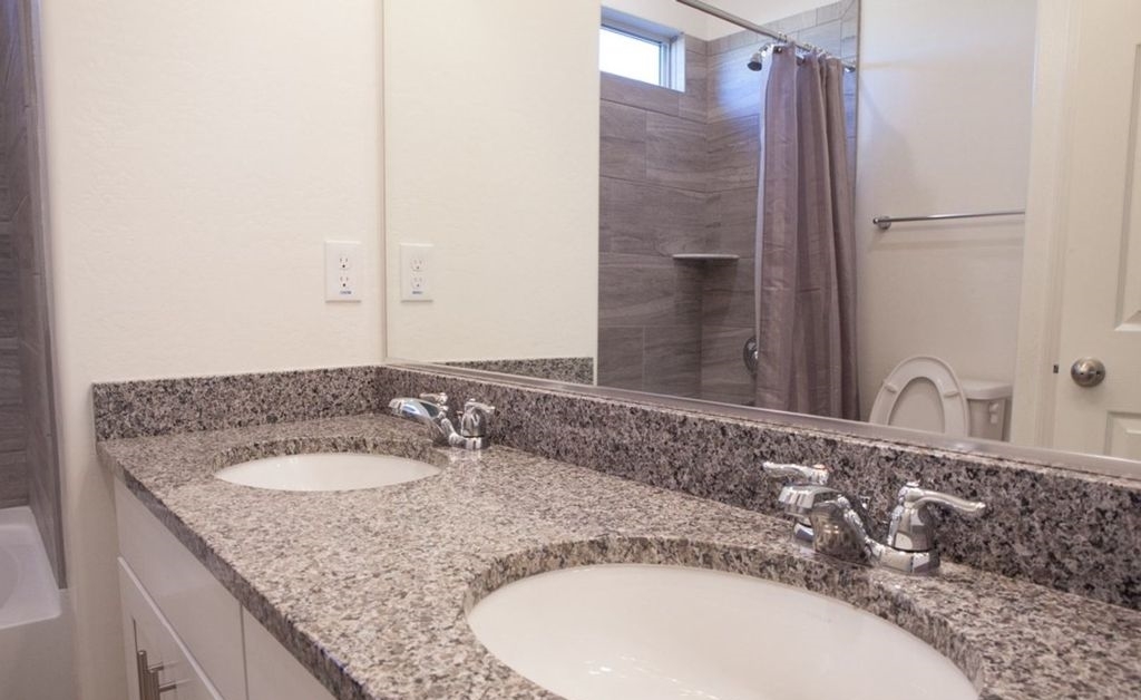 Master Bathroom - 3170 S Mingus Dr