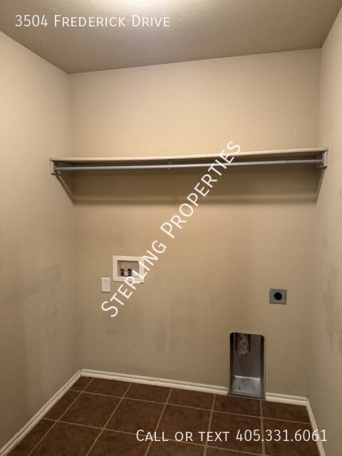 Building Photo - 3504 Frederick Dr
