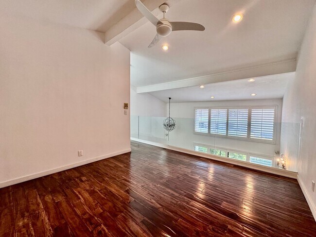 Building Photo - 10633 Holman Ave