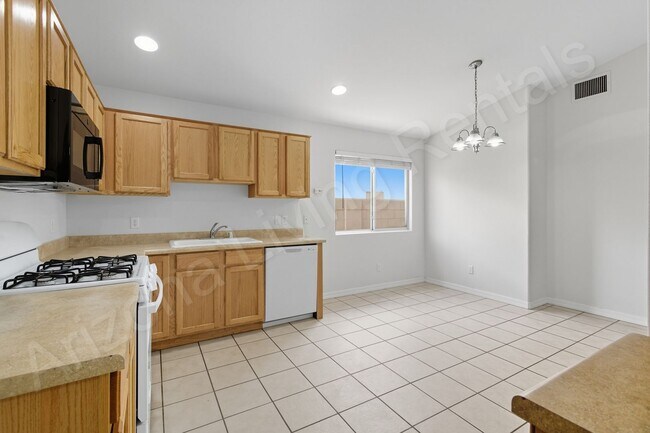 Building Photo - 2811 Harrod Ave