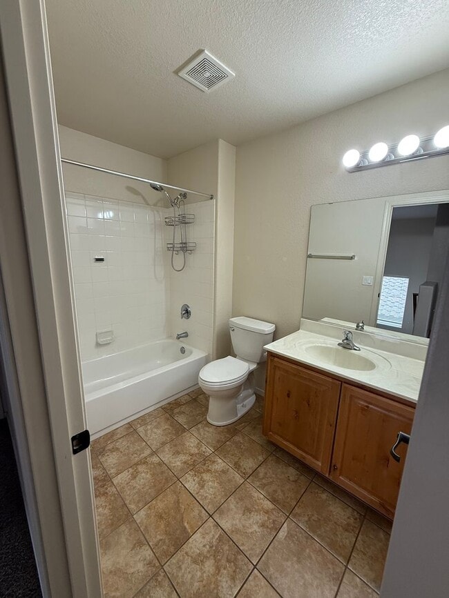 Building Photo - 1315 Paso Robles Ave