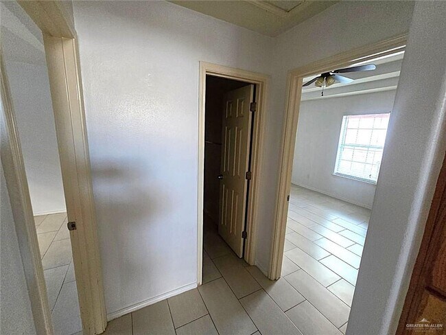 Building Photo - 17 West Dr