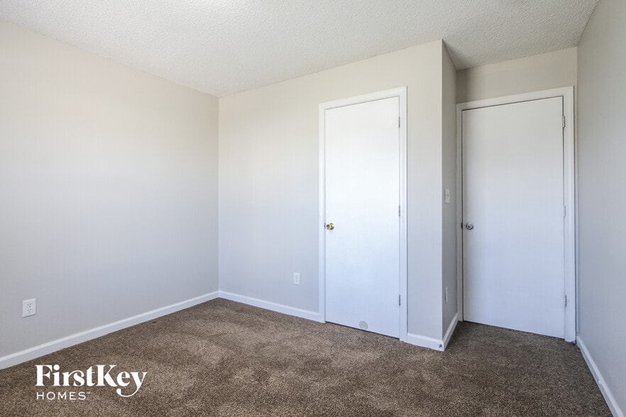 Building Photo - 3912 Roundwood Dr