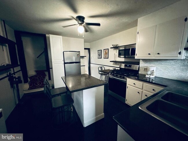 Building Photo - 236 E Middle St