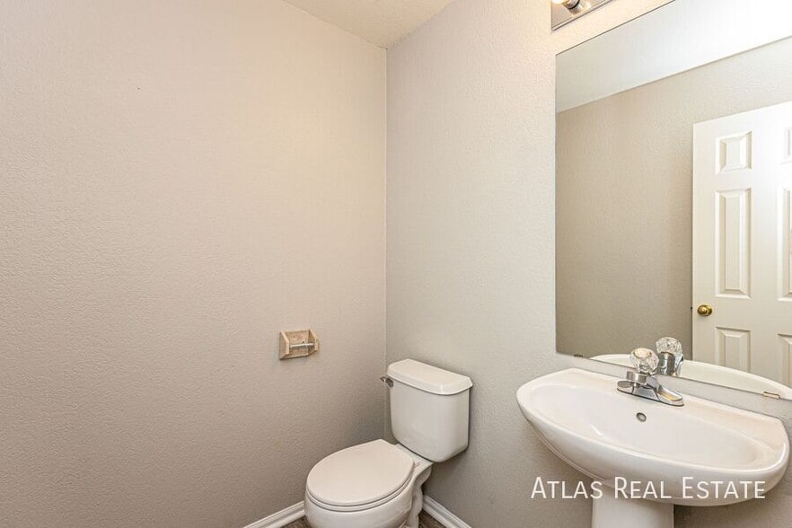 Building Photo - 5045 Sweetgrass Ln