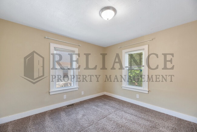 Building Photo - 1628 S Palisade St