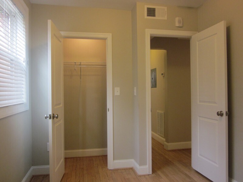Building Photo - 4016 Calvert St NW