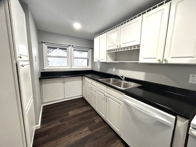 Building Photo - 2941 S 10th St