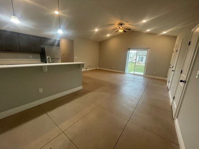 Building Photo - 1417/19/21 N Glancey St