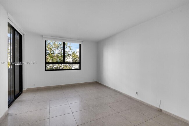 Building Photo - 121 Crandon Blvd