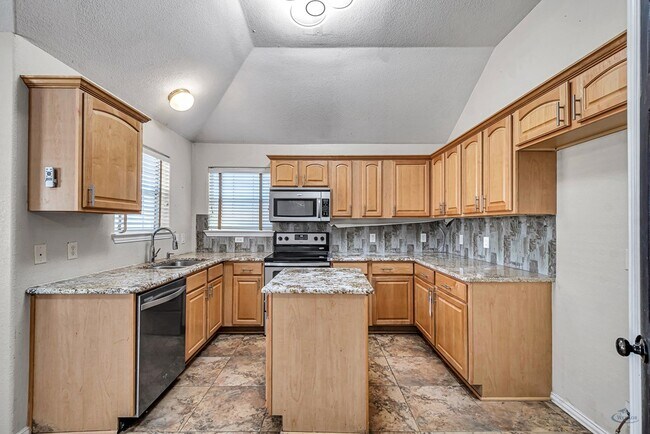 Building Photo - 6915 Robbie Rd