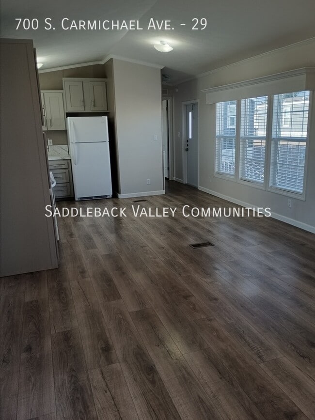 Building Photo - 700 S Carmichael Ave