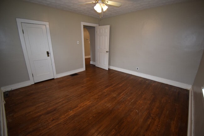 Building Photo - VIRTUAL SHOWINGS AVAILABLE - Great 4 Bedro...