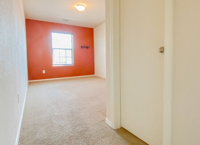 Building Photo - 12021 Pecangate Way