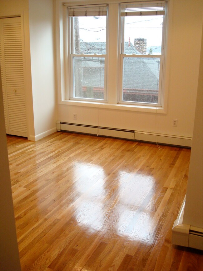 Large windows - 20 N Astor St