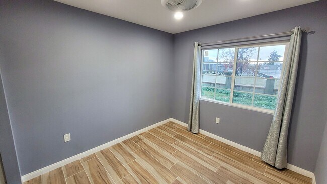 Building Photo - j13531