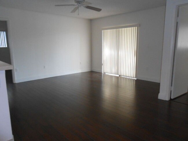 Building Photo - 2B/2B