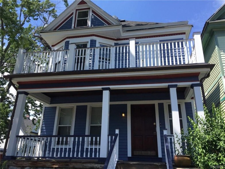 Primary Photo - 496 W Ferry St