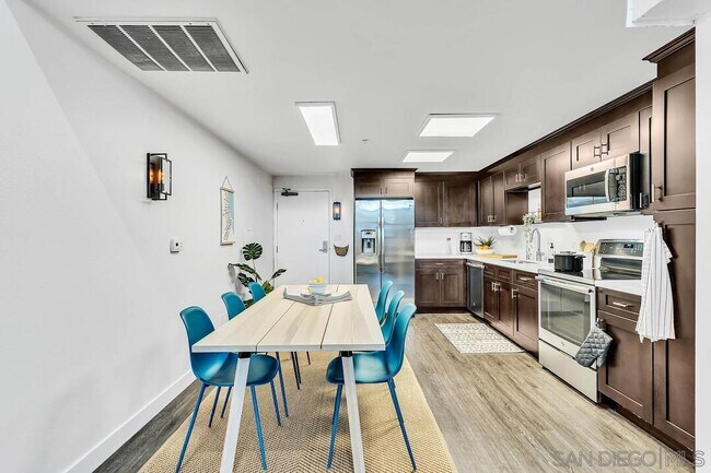 Building Photo - 777 Sixth Ave