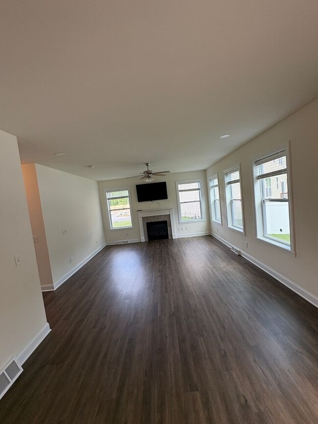 Building Photo - Charming 4 bedroom 3 bath in Ballston Lake #
