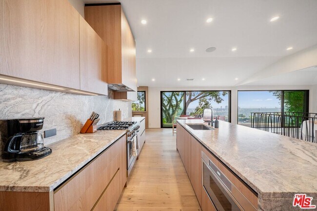 Building Photo - 8800 Hollywood Blvd