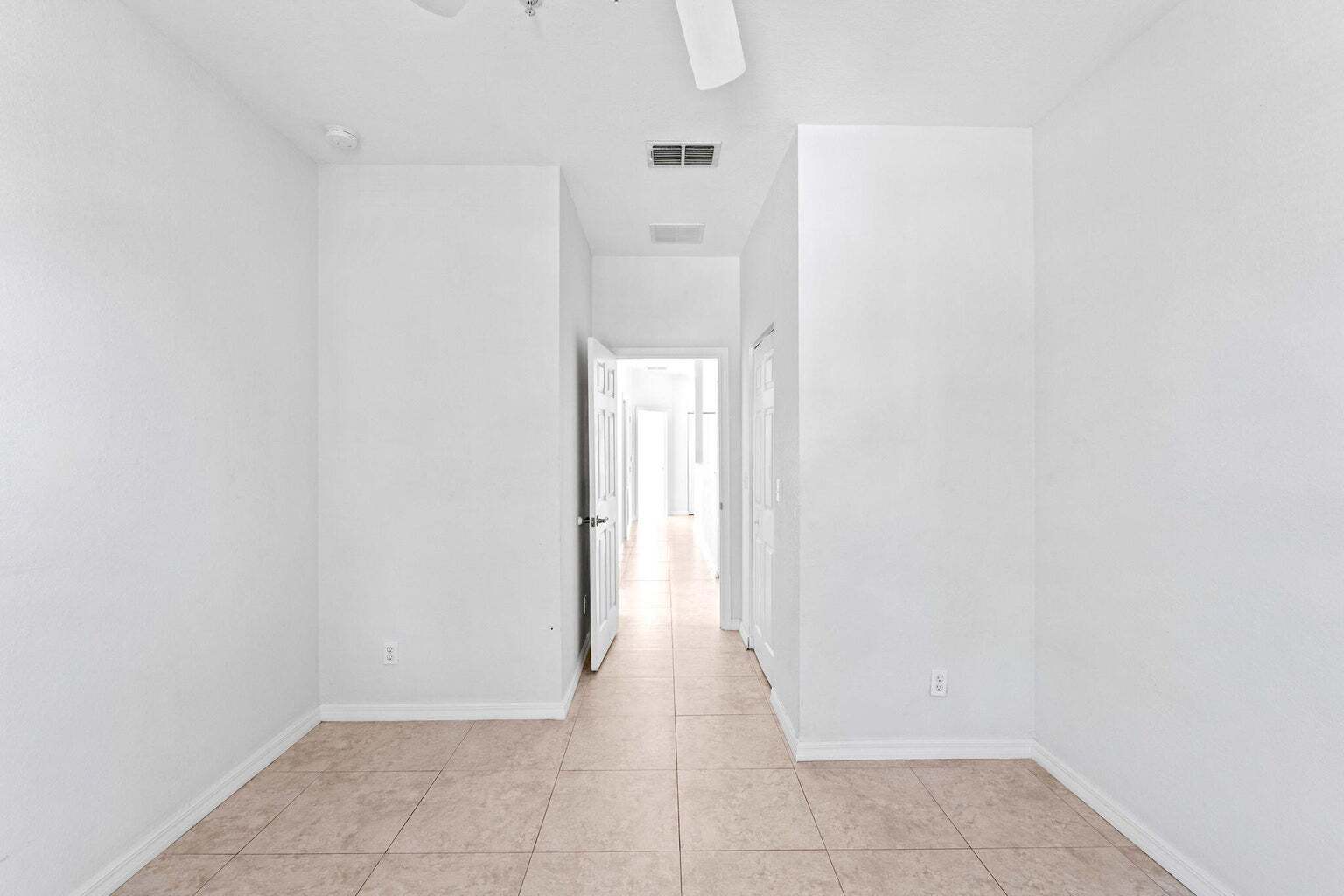 Building Photo - 1002 Pipers Cay Dr