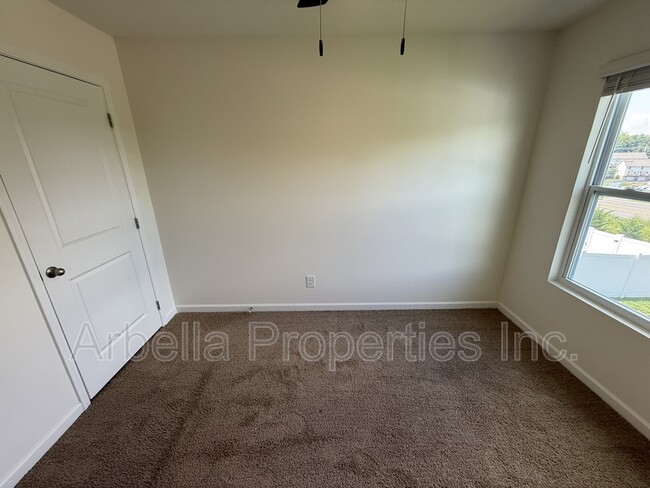 Building Photo - 30 Moon Rock Ct