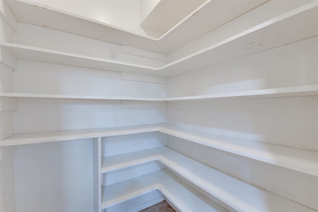 Building Photo - 5019 Oak Shadows Dr