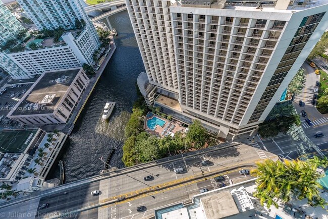 Building Photo - 200 Biscayne Blvd Way