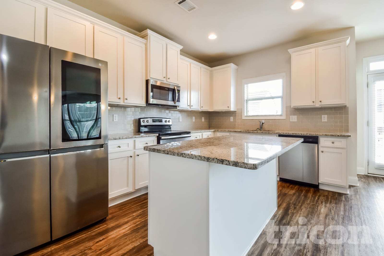 Building Photo - 4000 Bella View Ln