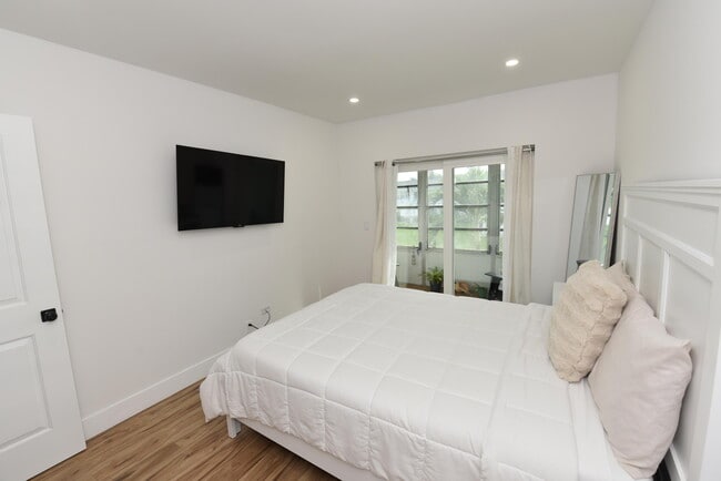 Building Photo - 112 Salisbury E