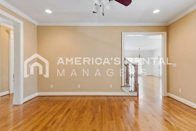 Building Photo - Private Estate Living on Over 3 Acres! Available to view NOW!