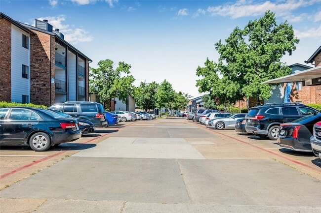 Building Photo - 4600 W Pioneer Dr