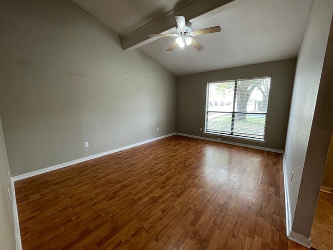 Building Photo - AUGUST PRE-LEASE!  Spacious 2 Bedroom 2 Ba...