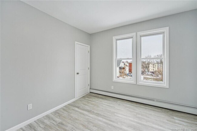 Building Photo - 58 Bond St