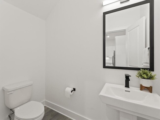 Building Photo - 4016 Northfield Ln