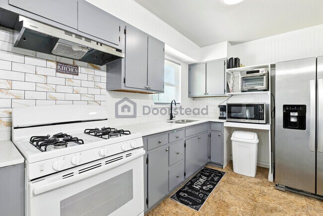 Building Photo - 7023 Westville Dr