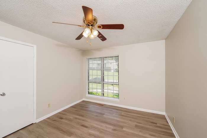 Building Photo - 611 Ashwood Ln