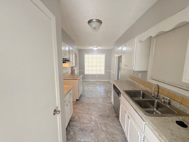 Building Photo - 4316 Springwind Rd