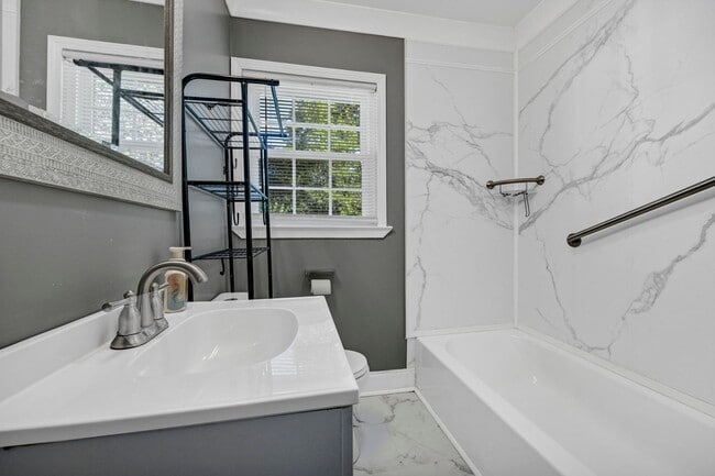 Building Photo - Available Now in Oakdale Subdivision!