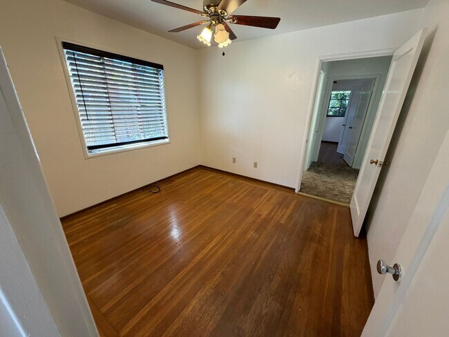 Building Photo - Charming Vintage Gem: Cozy 3-Bedroom Retreat with Timeless Style in Sacramento