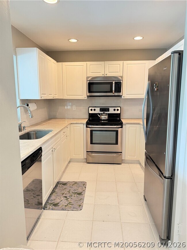 Building Photo - 5639 SE Foxcross Pl