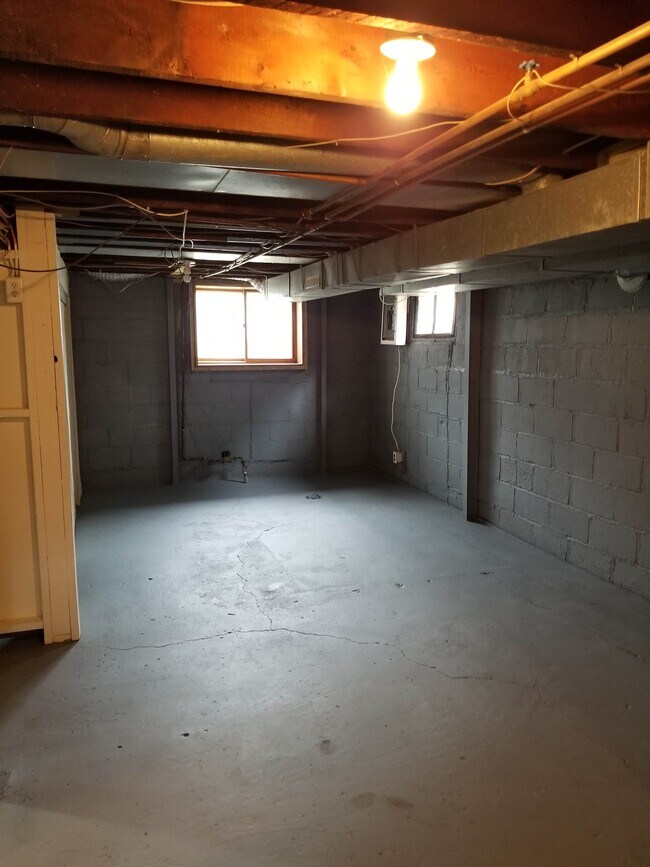 Building Photo - 1146 9th St N