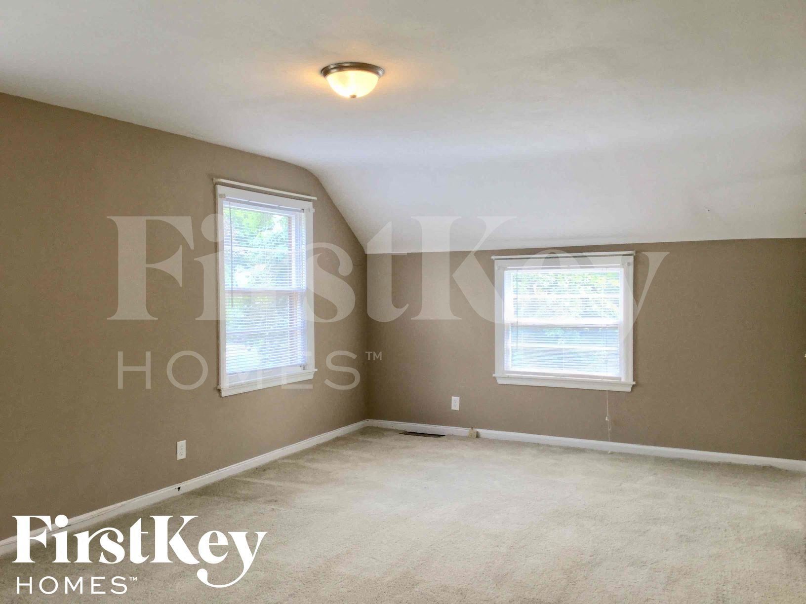 Building Photo - 4209 E Pleasant Run Pkwy S Dr