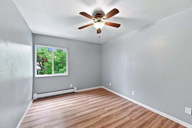 Building Photo - $1,340.95 - 1 Bed, 1 Bath Condo in Denver with In Unit Laundry!