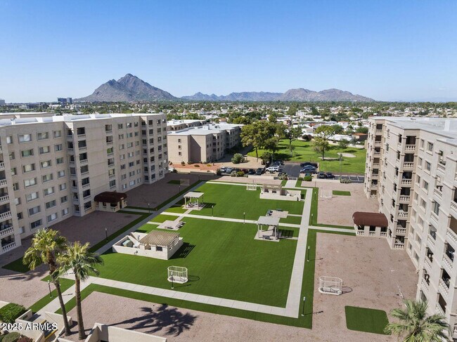 Building Photo - 7940 E Camelback Rd