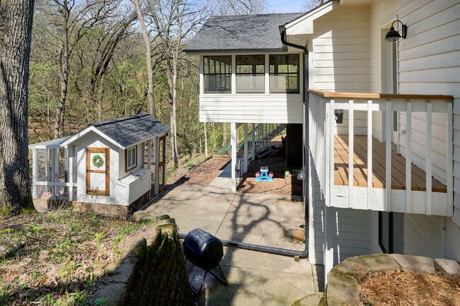 Building Photo - 1832 Essex Rd